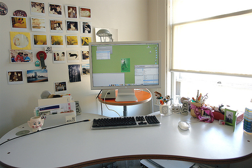 macdesk Mac mit schönem Tisch